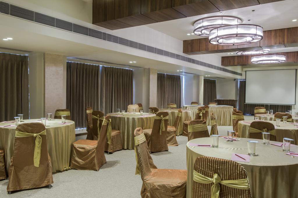 Inder Residency Hotel Ahmedabad Bagian luar foto