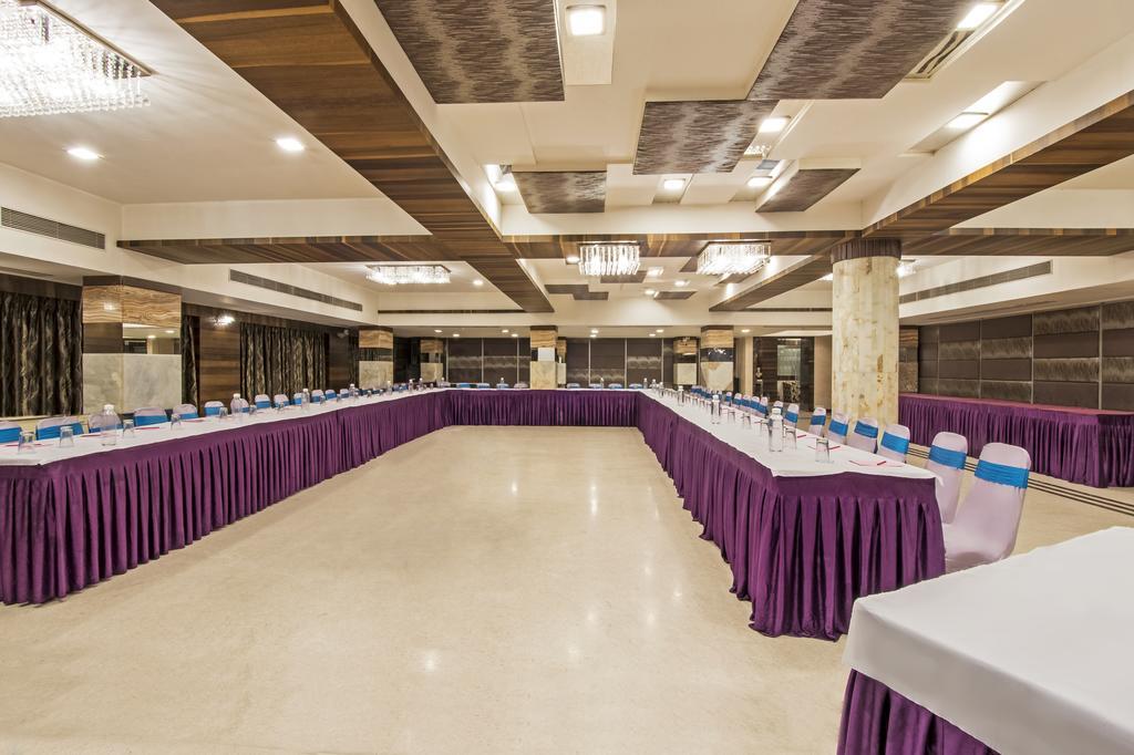 Inder Residency Hotel Ahmedabad Bagian luar foto