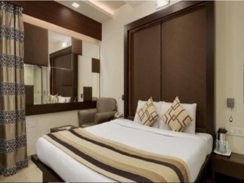 Inder Residency Hotel Ahmedabad Bagian luar foto