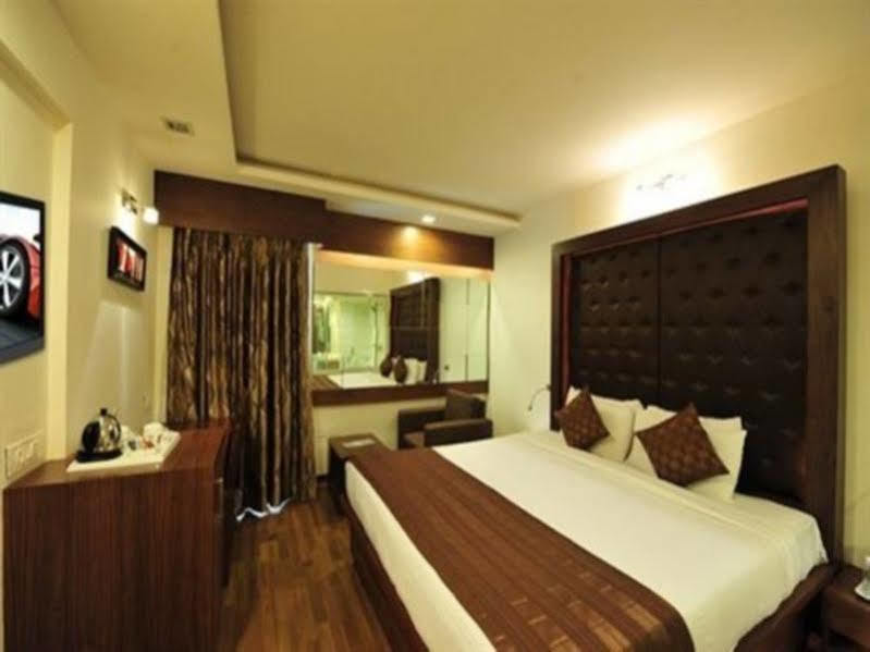 Inder Residency Hotel Ahmedabad Bagian luar foto