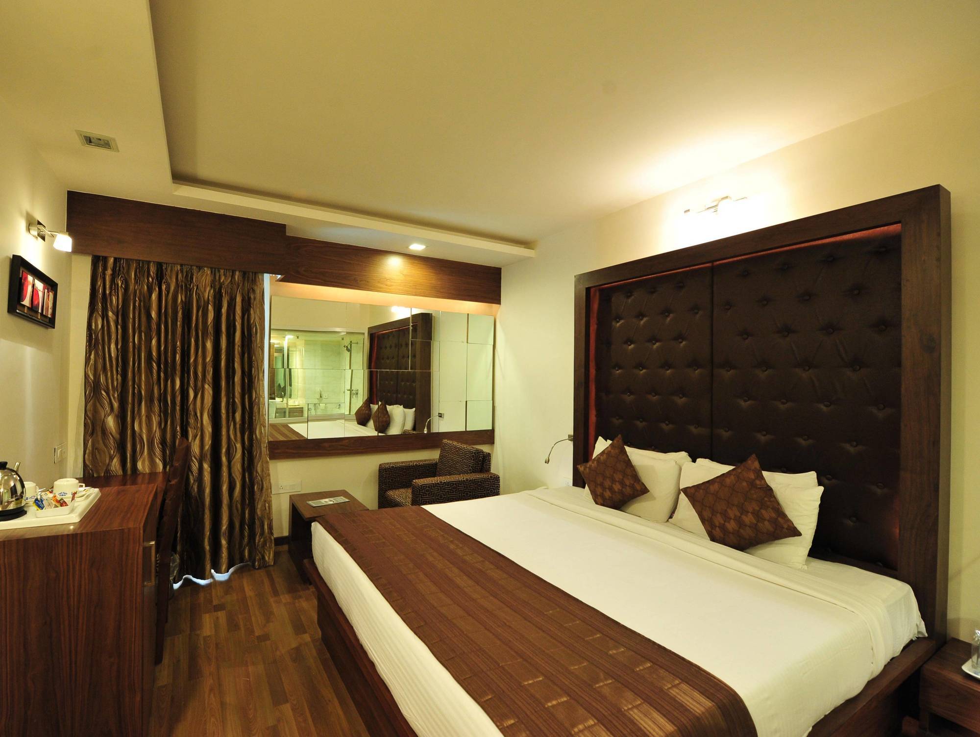 Inder Residency Hotel Ahmedabad Bagian luar foto